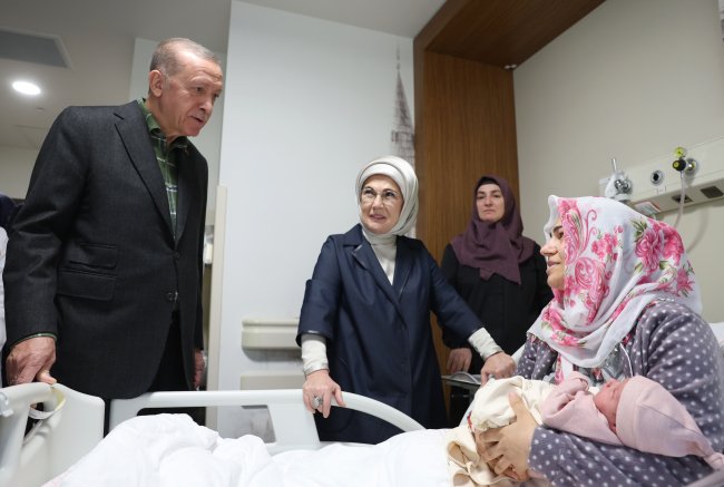Ərdoğan zəlzələdə xəsarət alanın körpəsinə ad verdi