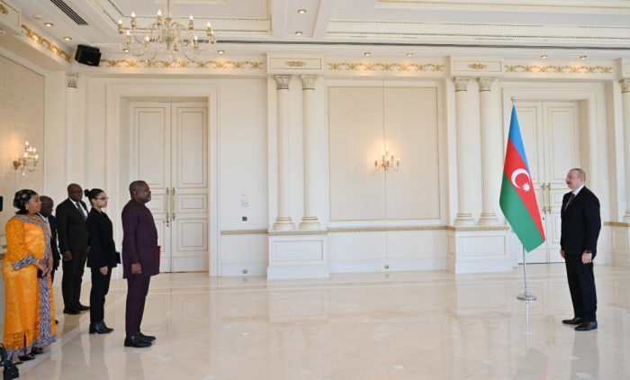   Präsident Ilham Aliyev nimmt Beglaubigungsschreiben des neuen Botschafters von Angola in Aserbaidschan entgegen  