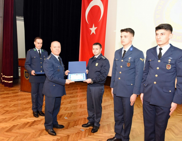 Azerbaijani serviceman ranks first in course in Türkiye