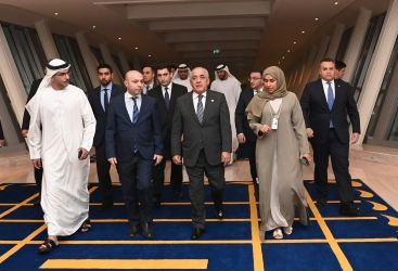   El primer ministro azerbaiyano realiza una visita de trabajo a los Emiratos Árabes Unidos  