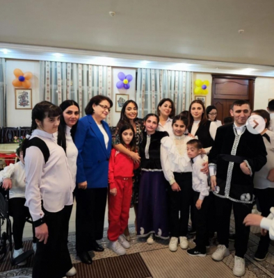 Leyla Aliyeva visite un établissement de services sociaux pour enfants handicapés