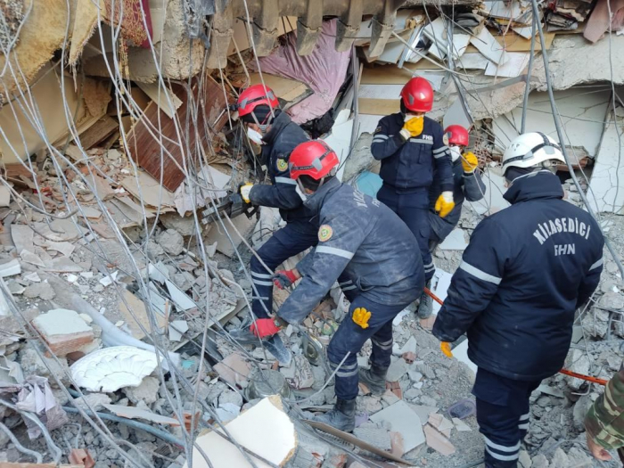   Aserbaidschanisches Ministerium für Notsituationen setzt die Rettungsaktion in der Türkei fort  