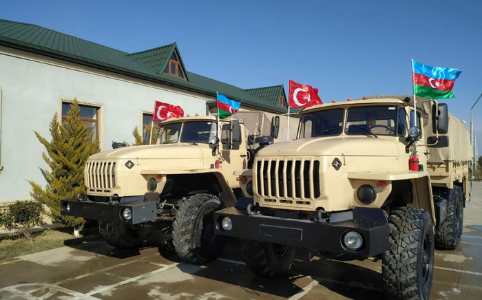   Aserbaidschanische Soldaten und Familienmitglieder haben weitere Hilfsgüter in die Türkei geschickt   - FOTOS    