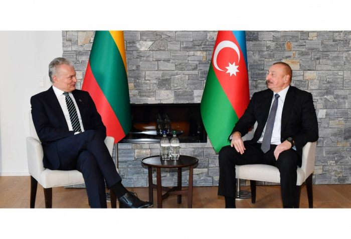   Präsident Ilham Aliyev gratuliert seinem litauischen Amtskollegen  