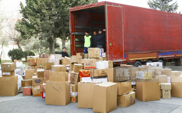   Nach dem Erdbeben wurden 127 Lastwagen mit humanitärer Hilfe von Baku in die Türkei geschickt  