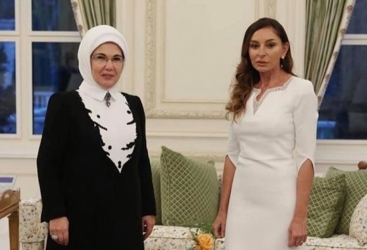   Emine Erdogan agradeció a Mehriban Aliyeva por la asistencia humanitaria  