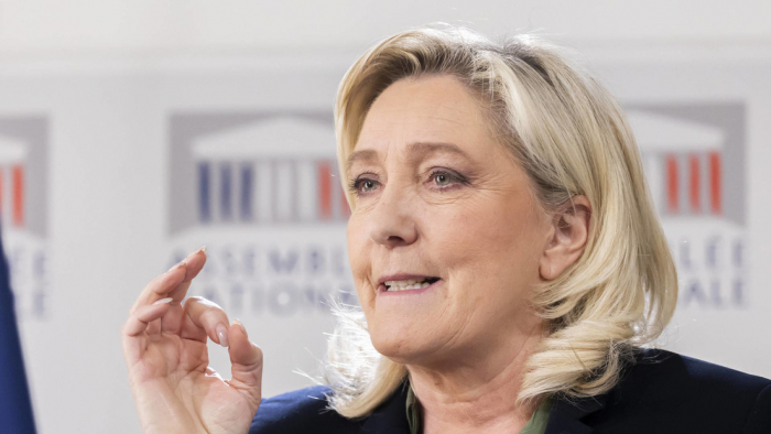 Marine Le Pen presenta una moción de censura contra la reforma de pensiones en Francia