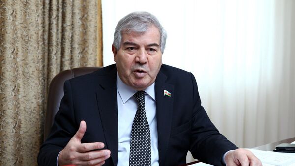    "Dilimizin qayğısına qalaq" -    Deputat Şahbazı müdafiə etdi      