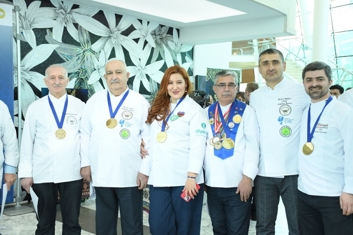  Se galardona el premio de los cocineros nacionales “Chef de muchos años”-  Fotos  