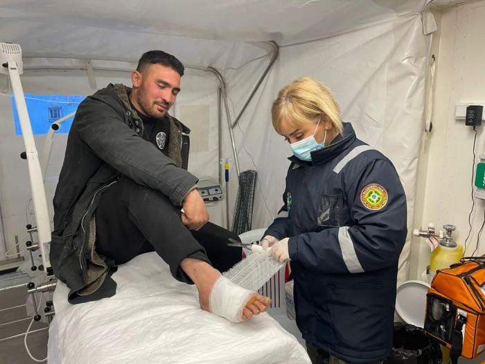   Azerbaijani MES provides assistance to quake-injured Turkish citizens at its field hospitals   