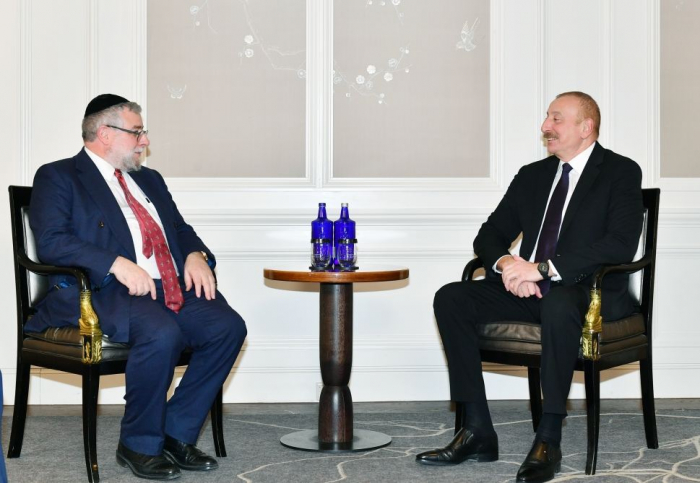  Präsident Ilham Aliyev trifft sich mit dem Präsidenten der Konferenz Europäischer Rabbiner  