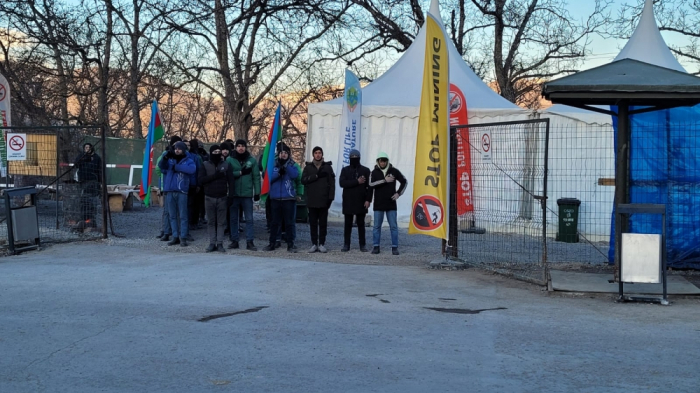   Aserbaidschanische Öko-Aktivisten setzen ihre Proteste auf der Latschin-Chankendi-Straße fort  