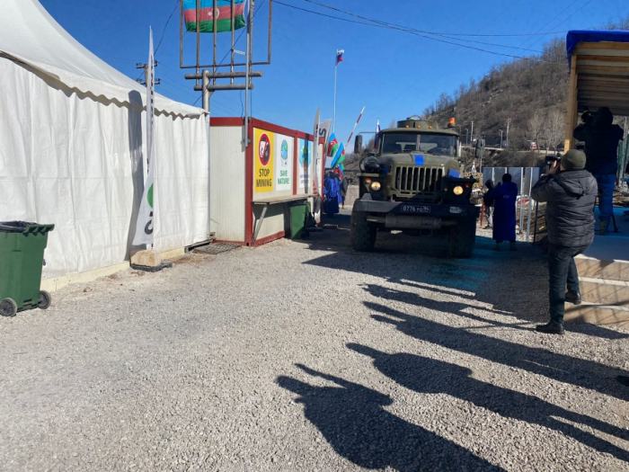  Seven vehicles of Russian peacekeepers pass freely along Lachin-Khankendi road  