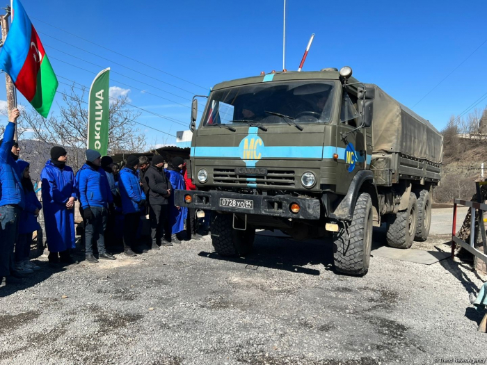 Convoy of Russian peacekeepers drives freely along Azerbaijan