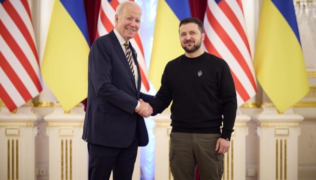  Joe Biden arrives in Kyiv 