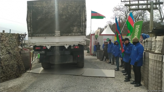 Convoy of Russian peacekeepers drive freely along Azerbaijan