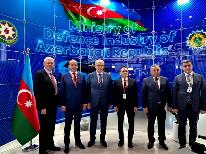   Minister für Verteidigungsindustrie von Aserbaidschan trifft sich mit Generaldirektor für Luftfahrt  