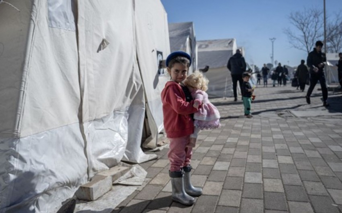  Nach dem Erdbeben in der Türkei wurden 1.874 Waisenkinder aus den Trümmern gerettet 