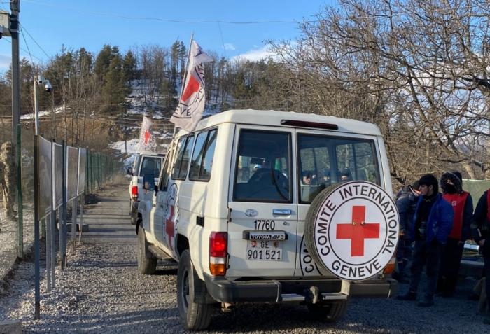   ICRC vehicles pass freely along Lachin-Khankendi road   