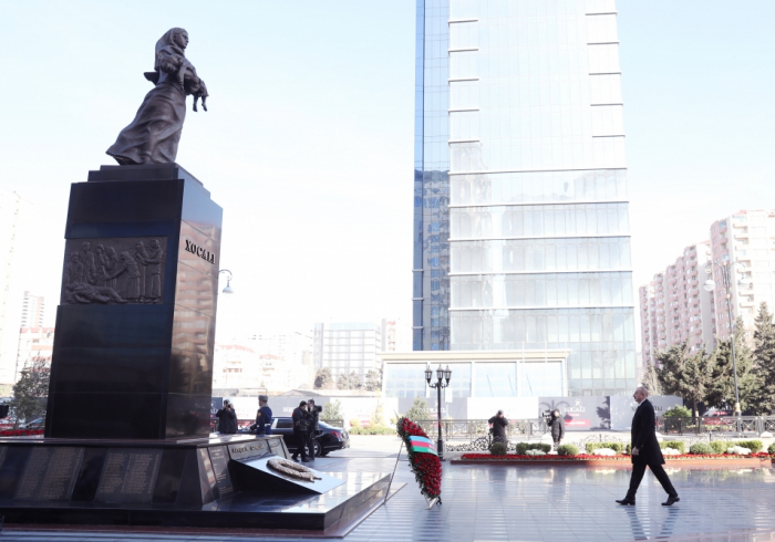  Le président Ilham Aliyev visite le monument érigé à la mémoire des victimes du génocide de Khodjaly 