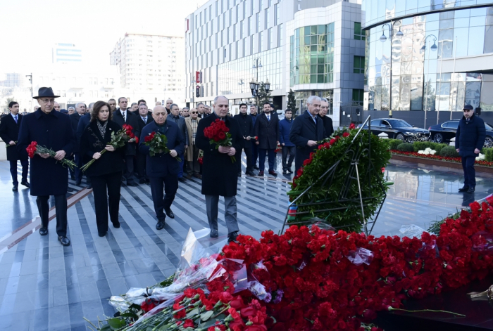 YAP-ın nümayəndələri Xocalı soyqırımı abidəsini ziyarət ediblər -  FOTO 