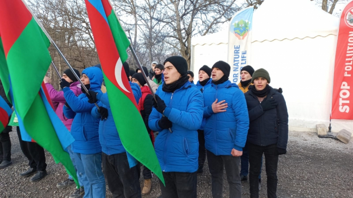 Des militants écologistes poursuivent leur manifestation pacifique sur la route Latchine-Khankendi