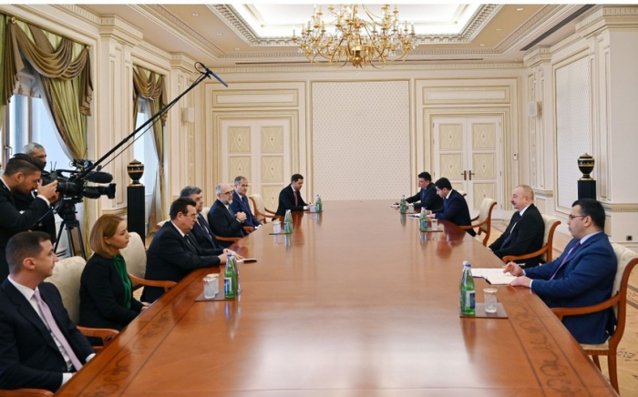  Präsident Ilham Aliyev empfing die Delegation des rumänischen Parlaments 