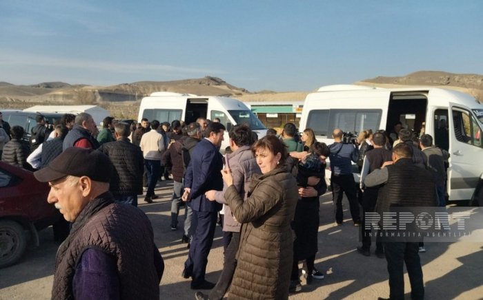   Heute haben 10 Familien, die aus Baku in ihre Heimatländer geschickt wurden, Aghali erreicht  