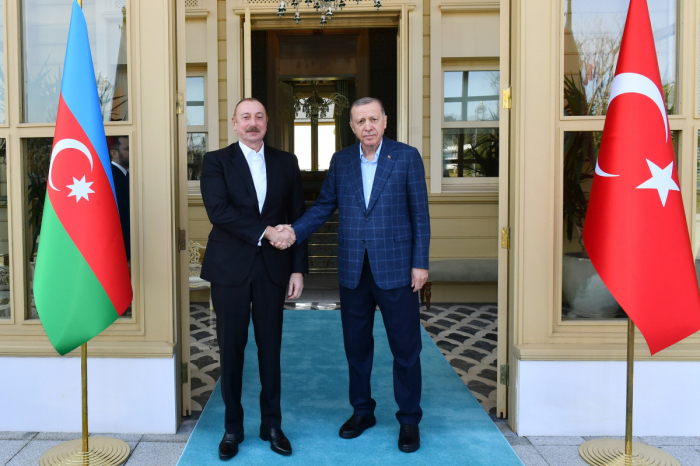  Presidente de Azerbaiyán mantiene reunión con su homólogo turco en Estambul 