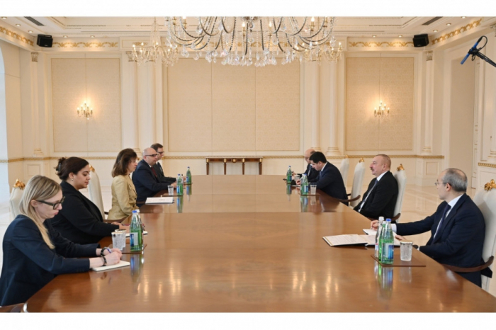   Presidente Ilham Aliyev recibe a la representante del Secretario de Estado de los EE.UU.  