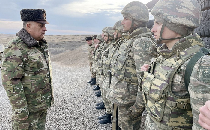  Baş Qərargah rəisi döyüş mövqelərini yoxladı   