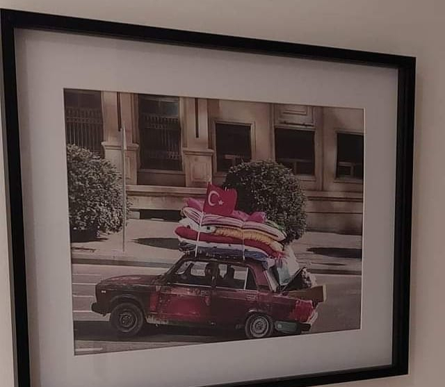    Yardımı ilə tanınan Sərvərin şəklini evindən asdı -    FOTO      