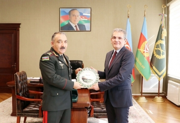 Viceministro de Defensa de Azerbaiyán se reúne con el Cónsul General turco en Ganja