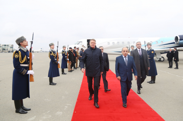   El presidente de Rumanía llegó a Bakú  