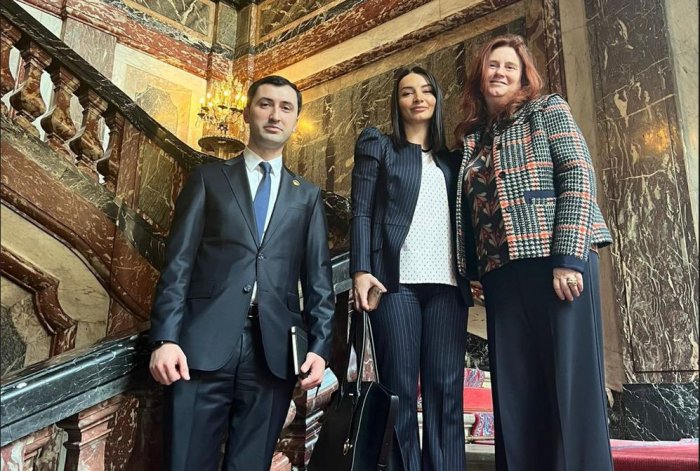 Azərbaycanın Fransadakı səfiri italiyalı və cibutili həmkarı ilə görüşüb  
