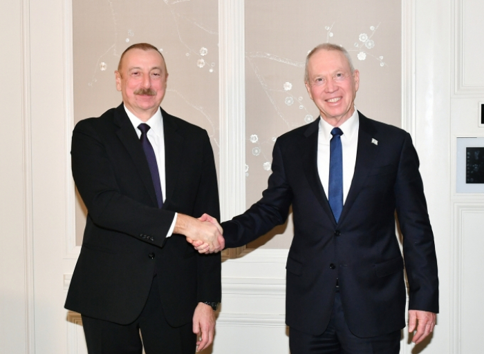   Presidente Ilham Aliyev sostiene una reunión con el Ministro de Defensa israelí  