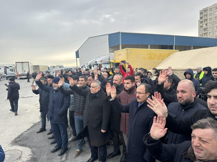 Azərbaycandan Türkiyəyə daha 20 TIR yardım yola salınıb Azərbaycandan Türkiyəyə daha 20 TIR yardım yola salınıb