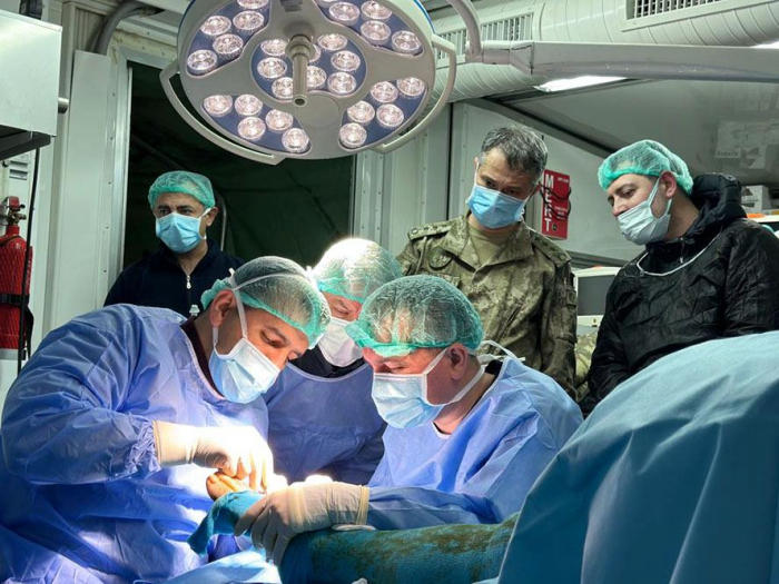   El personal médico de gran experiencia del ejército azerbaiyano prosigue sus actividades en Kahramanmarash  