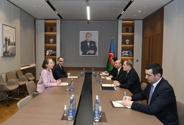 Canciller azerbaiyano informa al embajador suizo sobre las amenazas de minas terrestres planteadas por Armenia