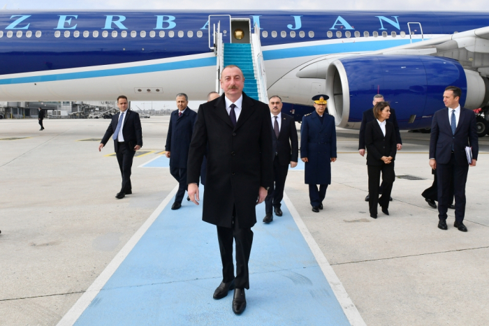   Presidente Ilham Aliyev llega a Türkiye en viaje de negocios  