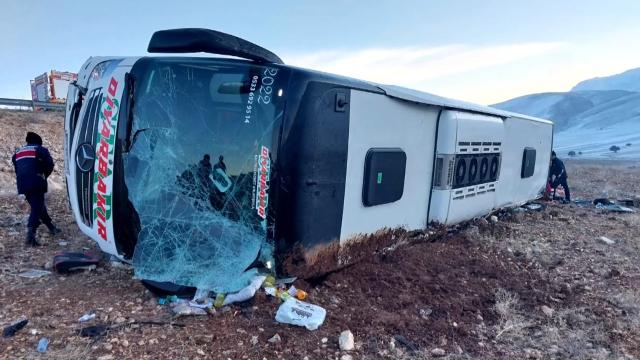    Türkiyədə avtobus aşdı,    8 nəfər ölüb      