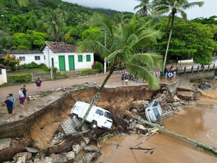 Brésil : Inondations et glissements de terrain, 24 morts