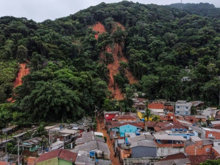 Tempête au Brésil: le bilan s’alourdit à 40 morts, Lula survole la zone sinistrée