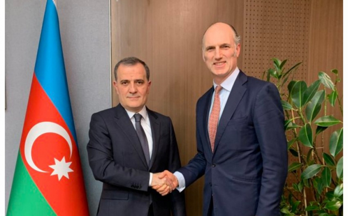 Britaniyalı nazir Ceyhun Bayramovla görüşüb
Britaniyalı nazir Ceyhun Bayramovla görüşüb