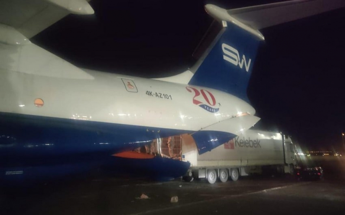   Nächste humanitäre Hilfe per Flugzeug aus Aserbaidschan hat die Türkei erreicht  