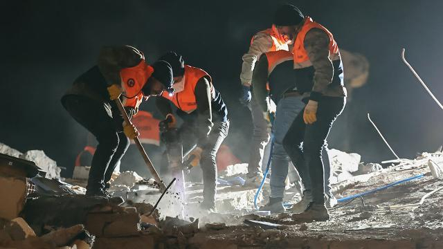 En Türkiye ya son más de 12.000 los muertos por el terremoto 