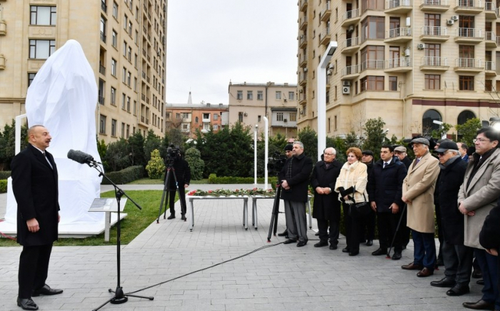  Le président Ilham Aliyev dévoile la statue du célèbre compositeur Tofig Gouliyev à Bakou - PHOTOS