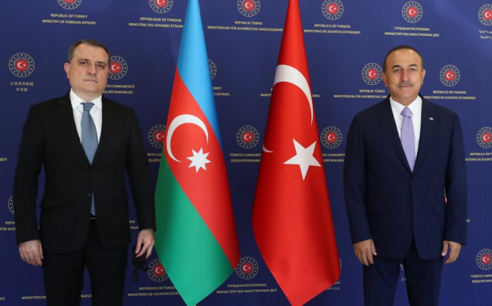 Azərbaycan və Türkiyənin XİN başçıları arasında telefon danışığı olub
Azərbaycan və Türkiyənin XİN başçıları arasında telefon danışığı olub