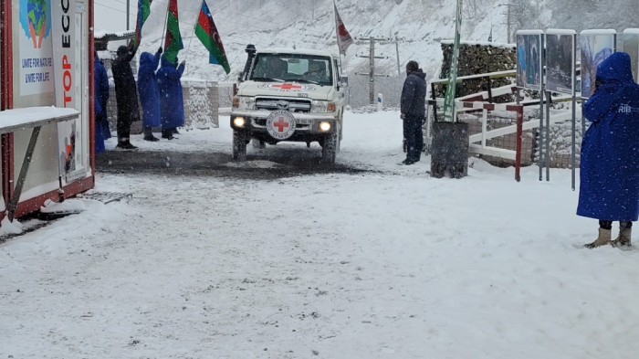   Seven ICRC vehicles pass freely through protest area  