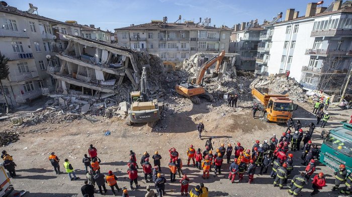 Türkiyədə fəlakət zonasında oğurluq edən 284 şəxs saxlanıb